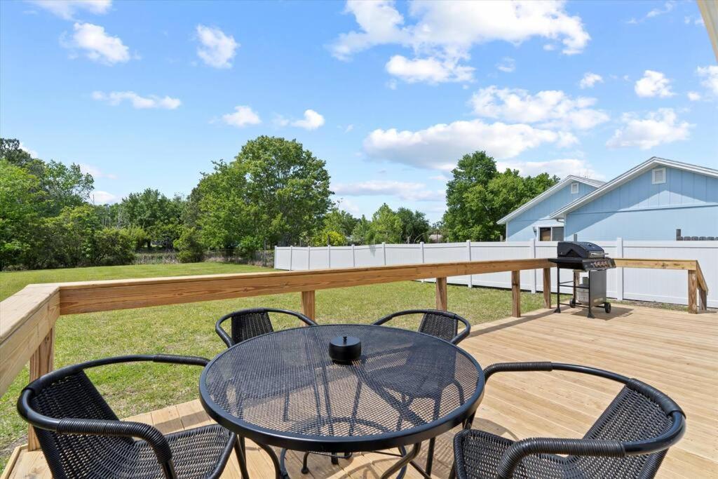 Spacious Home Near Beach, Large Yard, Game Room And Dog Friendly Jacksonville Exterior foto