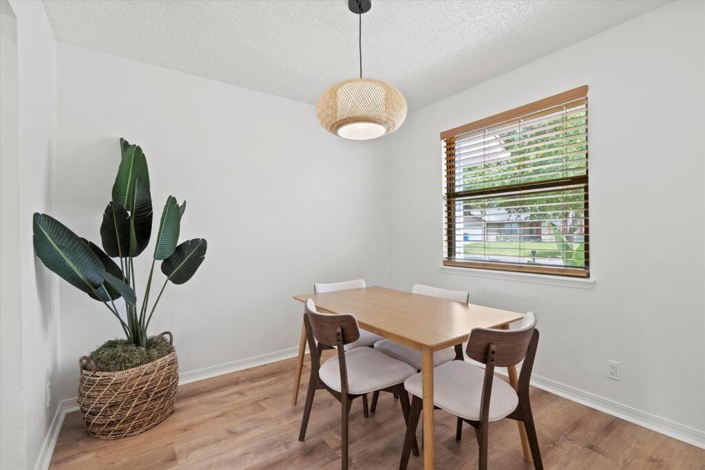 Spacious Home Near Beach, Large Yard, Game Room And Dog Friendly Jacksonville Exterior foto